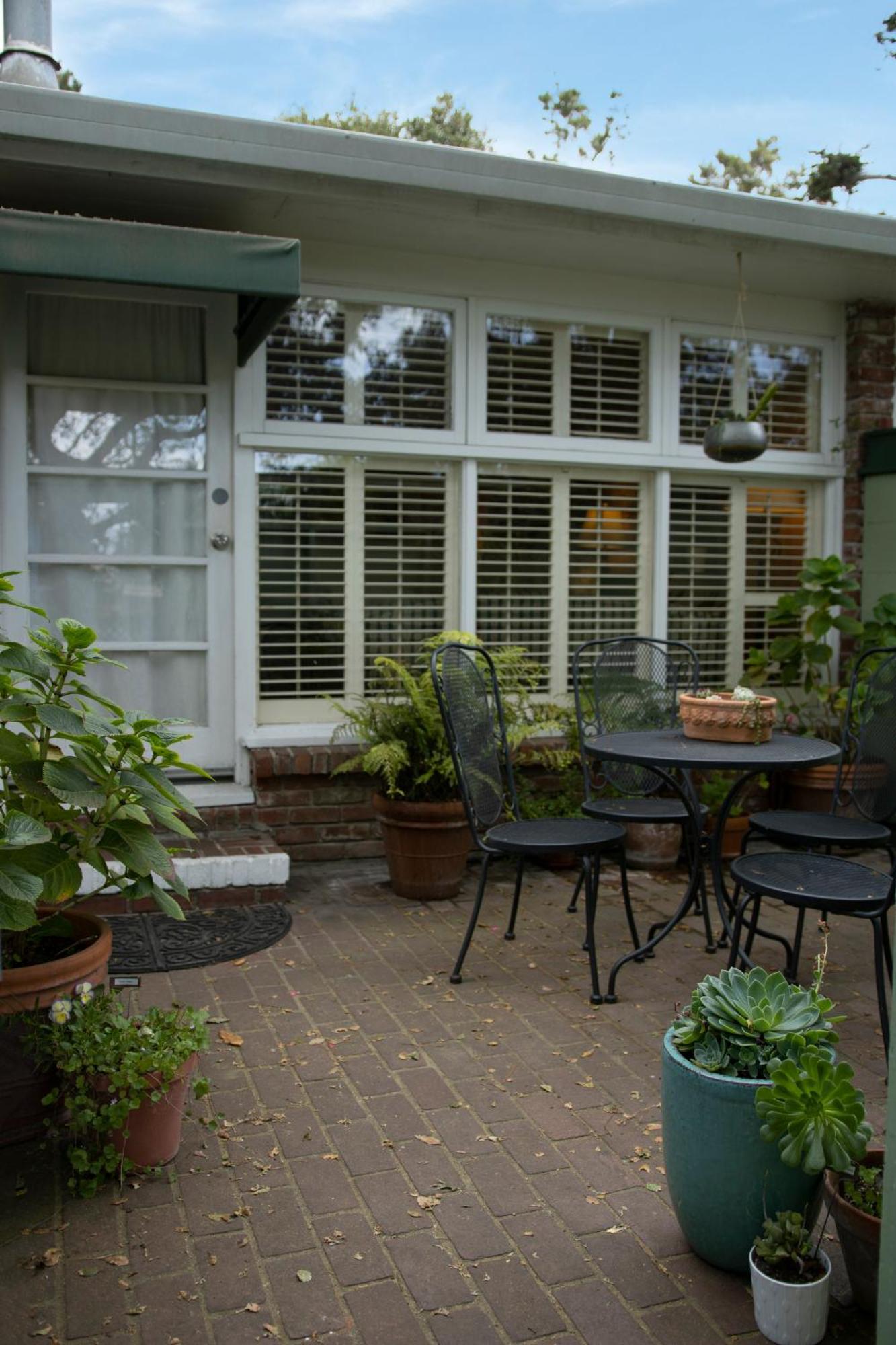 Carmel Garden Inn Exterior photo